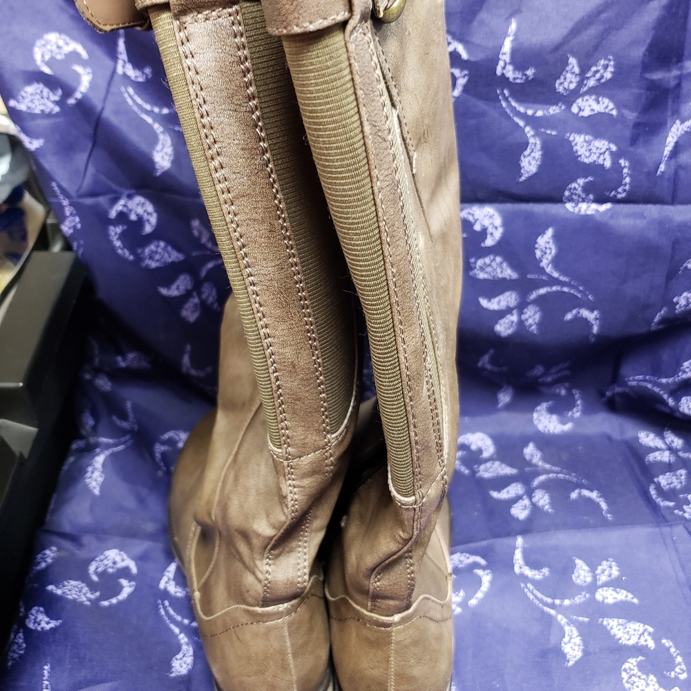 Boots - Picture 3 of 3